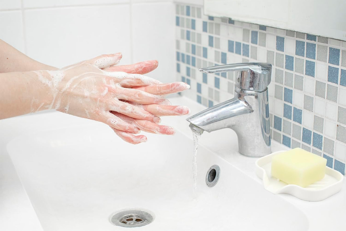 Yasmen Silicone Bathroom Soap Dishes, Sink Sponge Holder for Kitchen, 2Pcs Rubber Soap Dish with Drain, Shower Soap Sponge Tray, Sink or Counter Organizer for Bar Soap, Dish Soap Dispenser-Black/White