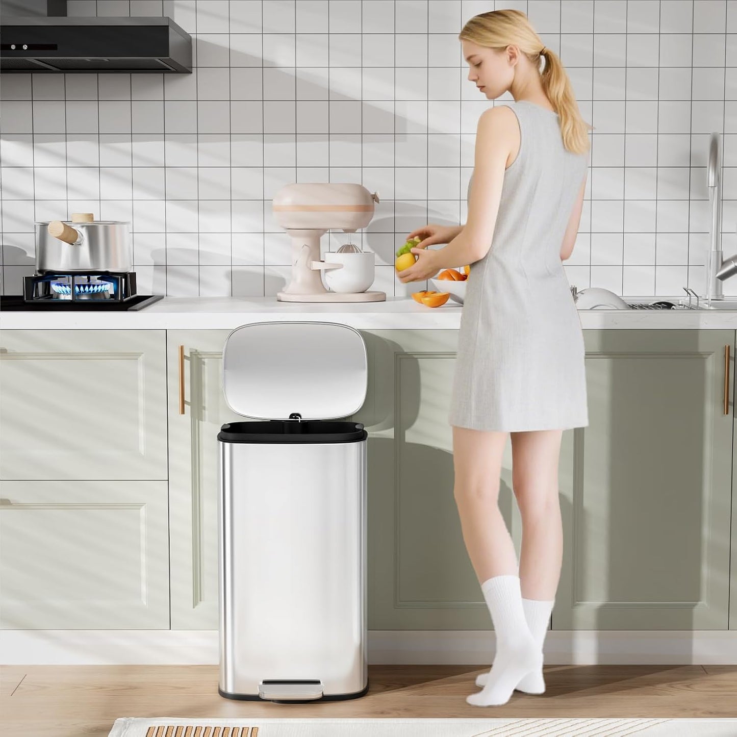 Arlopu 8 Gallon Step Trash Can, Stainless Steel Garbage Bin, Soft-Close Rubbish Bin with Removable Plastic Inner Bucket, Fingerprint-Proof, Lid Dustbin, Suit for Kitchen Home (Silver, 30L)