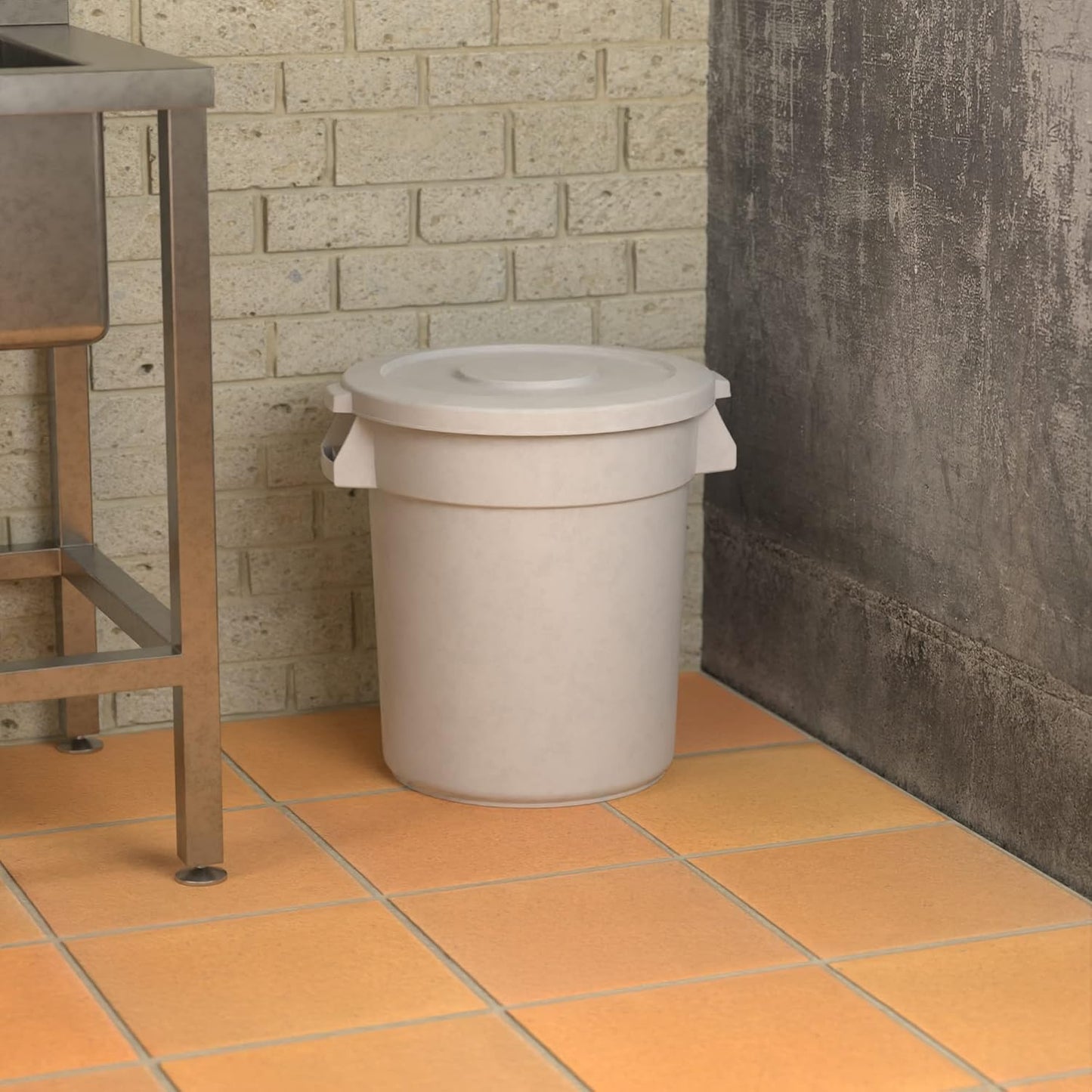 20 Gallon White Round Commercial Trash Can with Lid